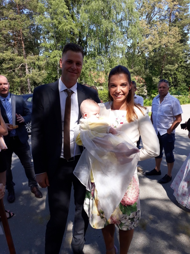 Stolt gudfar och gudmor och söta lilla Alexander <3 Stolt gudfar och gudmor och söta lilla Alexander <3