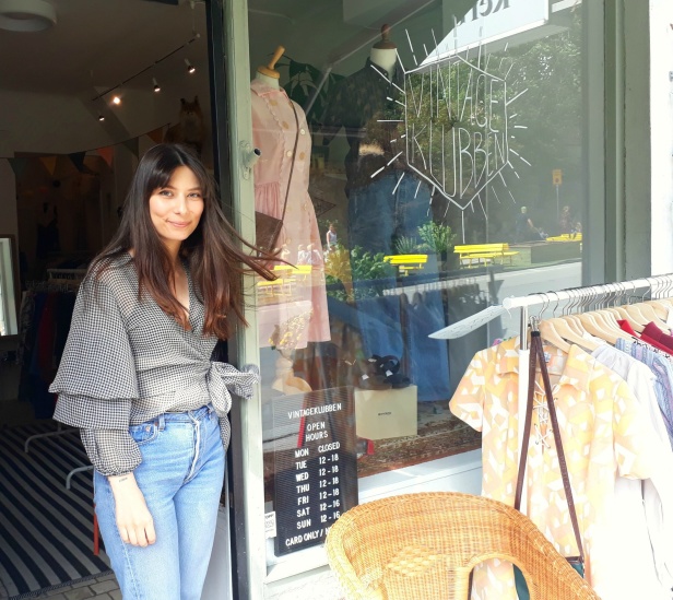Fina Tina utanför sin butik, Vintageklubben! Fina Tina utanför sin butik, Vintageklubben!