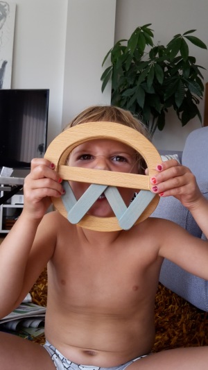 Det går också att bygga andra saker än bokstäver med denna byggsats och leksak, tex en monstermask! Det går också att bygga andra saker än bokstäver med denna byggsats och leksak, tex en monstermask!