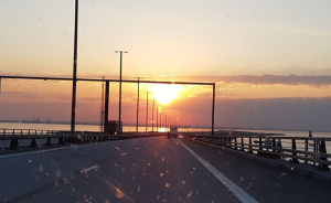 På väg till danmark och Köpenhamn över öresundsbron. Dagen efter skulle vi göra ett nytt försök genom den äggdonation vi gått igenom. På väg till danmark och Köpenhamn över öresundsbron. Dagen efter skulle vi göra ett nytt försök genom den äggdonation vi gått igenom.