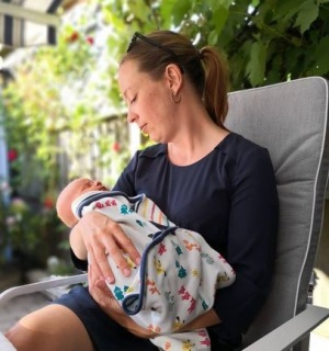 I maj fick Patriks syster en liten dotter. Om vi inte fått missfall skulle vi snart också ha blivit föräldrar. I maj fick Patriks syster en liten dotter. Om vi inte fått missfall skulle vi snart också ha blivit föräldrar.