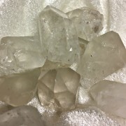 Bergkristallspetsar 20-40 mm
