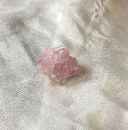 Rosenkvarts, kristalliserad - Kristalliserad rosenkvarts 2,4 gr