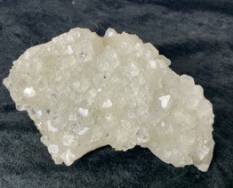 Apophyllite kluster - 829 gr