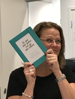 MIA-projektet handlar så mycket om möten mellan människor. Det vill vi fånga på ett lite annorlunda sätt. MIA-projektet handlar så mycket om möten mellan människor. Det vill vi fånga på ett lite annorlunda sätt.