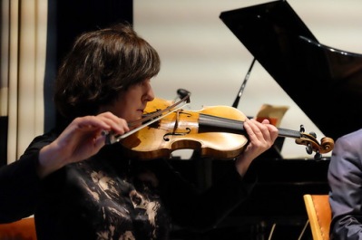 Eva Lindal violin Hjortensbergskyrkan 10/8 kl 19.00 Eva Lindal violin Hjortensbergskyrkan 10/8 kl 19.00