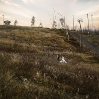 November utanför hotellet