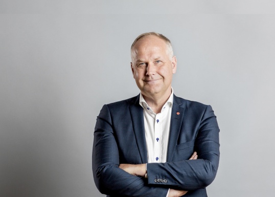 Fotograf okänd. Copyright Vänsterpartiets partikansli. Jag har fått godkänt att publicera fotot talet och deras syn på hållbarhet utifrån ett klimatperspektiv. Fotograf okänd. Copyright Vänsterpartiets partikansli. Jag har fått godkänt att publicera fotot talet och deras syn på hållbarhet utifrån ett klimatperspektiv.