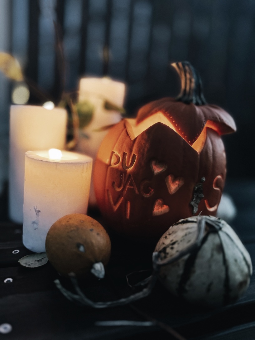 Halloweenpumpa med budskap och hälsning