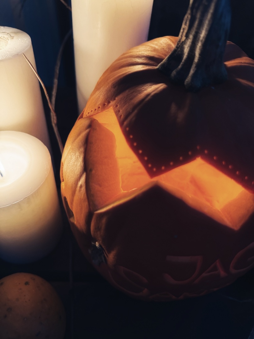 Halloweenpumpa med budskap och hälsning
