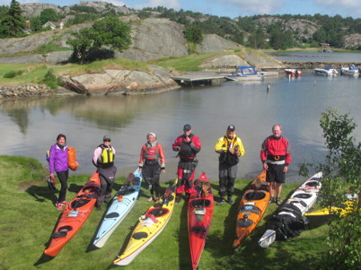 Uppställning före paddling vid vår iläggningsplats på Malö.