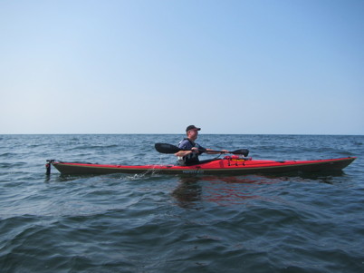 En timme tog överfarten till Gröthögarna. Gammal sjö, nya vågor och svall från båtar, allt kom från olika håll. Havet var stökigt och vi var tysta och koncentrerade. Härlig paddling, med lite utmaning!