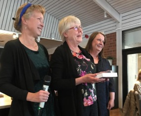 Eva Stenvång Lindqvist med BirdLife Sveriges ordförande Lotta Berg (t v) och förbundschef Stina Rigbäck.