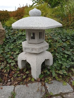 Japanskk trädgård granithus, Kodai Yukimi lanterna