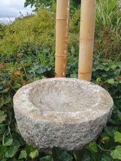 vattenskål japansk trädgård, granitskål