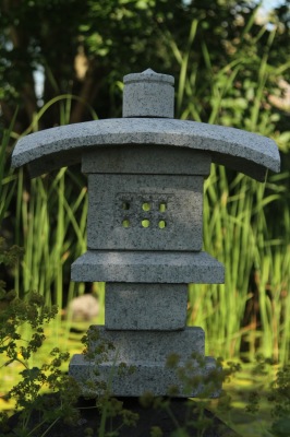 japansk trädgård Osaka lanterna