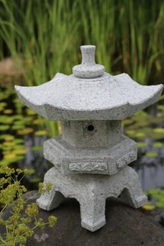 Japansk trädgård yukimi stenhus