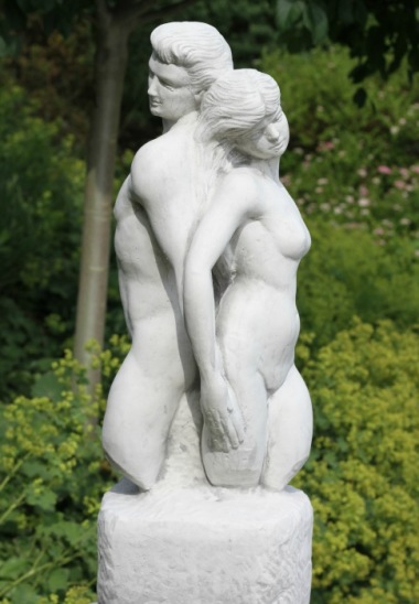 statyer och figurer. trädgårdskonst vit