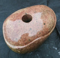 vattensten brunmelerad, svensk granit