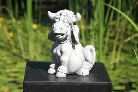 trädgårdskonst ko utedekor skulptursamling