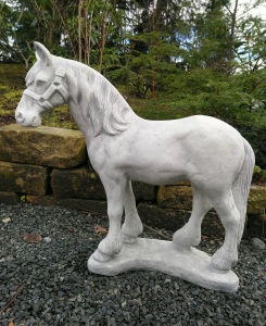 trädgårdskonst häst, vit staty