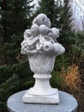 trädgårdskosnt staty fruktskål vit