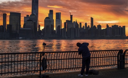 J. David Ake Rockland ligger 18 kilometer norr om Manhattan i New York. 153 fall av mässling har bekräftats i ett utbrott, sedan en person besökt ett annat land och återvänt med smittan. J. David Ake Rockland ligger 18 kilometer norr om Manhattan i New York. 153 fall av mässling har bekräftats i ett utbrott, sedan en person besökt ett annat land och återvänt med smittan.