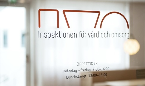 Vilhelm Stokstad/TT Ett äldreboende i Eskilstuna dödförklarade fel patient. Nu anmäls händelsen av mannens anhöriga. Arkivbild. Vilhelm Stokstad/TT Ett äldreboende i Eskilstuna dödförklarade fel patient. Nu anmäls händelsen av mannens anhöriga. Arkivbild.
