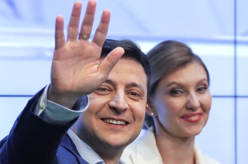 Vadim Ghirda/AP/TT Ukrainarna har röstat för tv-komikern Volodymyr Zelenskyj i presidentvalet. Vadim Ghirda/AP/TT Ukrainarna har röstat för tv-komikern Volodymyr Zelenskyj i presidentvalet.