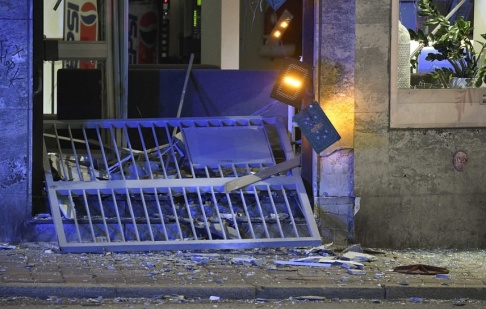 En sprängladdning exploderade vid en trafikskola i korsningen mellan Nobelvägen och Amiralsgatan i Malmö strax innan midnatt på tisdagskvällen. En sprängladdning exploderade vid en trafikskola i korsningen mellan Nobelvägen och Amiralsgatan i Malmö strax innan midnatt på tisdagskvällen.