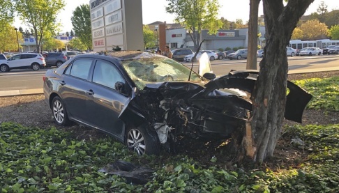 Don Draper/AP/TT Den kraschade bilen efter att föraren, en 34-årig man från Kalifornien, i tisdags avsiktligt körde in i en folkmassa, och skadade åtta personer. Enligt polisen gjorde mannen så eftersom "han trodde de var muslimer". Don Draper/AP/TT Den kraschade bilen efter att föraren, en 34-årig man från Kalifornien, i tisdags avsiktligt körde in i en folkmassa, och skadade åtta personer. Enligt polisen gjorde mannen så eftersom "han trodde de var muslimer".