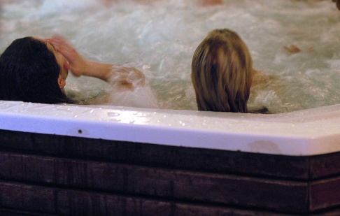 Jurek Holzer / SvD / TT Bubbelbadet höll på att sluta illa för en familj i Stenungsund. Arkivbild. Jurek Holzer / SvD / TT Bubbelbadet höll på att sluta illa för en familj i Stenungsund. Arkivbild.
