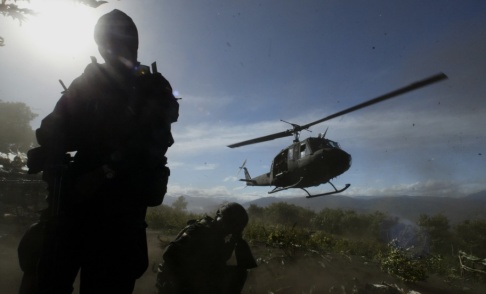 Javier Galeano/AP/TT Narkotikapolis vid ett tidigare tillslag i Colombia. Arkivbild. Javier Galeano/AP/TT Narkotikapolis vid ett tidigare tillslag i Colombia. Arkivbild.