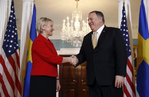 Patrick Semansky/AP/TT Sveriges utrikesminister Margot Wallström träffar USA:s utrikesminister Mike Pompeo i Washington. Patrick Semansky/AP/TT Sveriges utrikesminister Margot Wallström träffar USA:s utrikesminister Mike Pompeo i Washington.