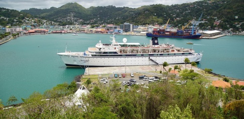 Bradley Lacan/TT Kryssningsfartyget Freewinds i hamn i Castries, huvudstaden i Saint Lucia. Bradley Lacan/TT Kryssningsfartyget Freewinds i hamn i Castries, huvudstaden i Saint Lucia.