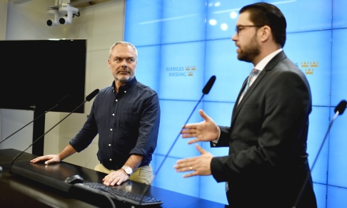 Anders Wiklund/TT Liberalernas partiledare Jan Björklund och Sverigedemokraternas partiledare Jimmie Åkesson. Anders Wiklund/TT Liberalernas partiledare Jan Björklund och Sverigedemokraternas partiledare Jimmie Åkesson.