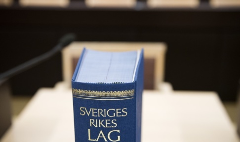 Henrik Montgomery/TT Tre personer åtalas för omfattande stölder och bedrägerier mot äldre pensionärer. Arkivbild. Henrik Montgomery/TT Tre personer åtalas för omfattande stölder och bedrägerier mot äldre pensionärer. Arkivbild.