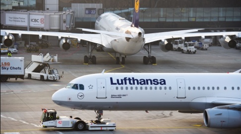 Christoph Schmidt/AP/TT Flygtrafiken till och från Frankfurt stod still i en halvtimme. Arkivbild. Christoph Schmidt/AP/TT Flygtrafiken till och från Frankfurt stod still i en halvtimme. Arkivbild.