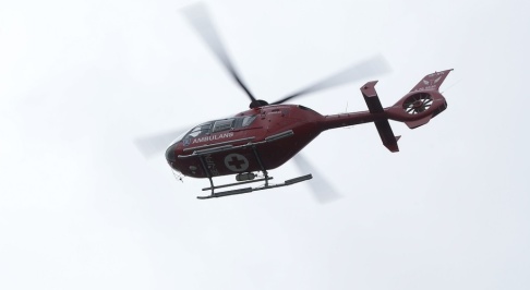 Bertil Ericson / TT En räddningsinsats med bland annat ambulanshelikopter sändes till olycksplatsen i Abiskofjällen, där en skidguide omkom. Arkivbild. Bertil Ericson / TT En räddningsinsats med bland annat ambulanshelikopter sändes till olycksplatsen i Abiskofjällen, där en skidguide omkom. Arkivbild.