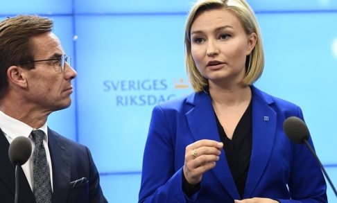 Henrik Montgomery/TT Kristdemokraterna fortsätter framåt medan Moderaterna backar i opinionen. Arkivbild. Henrik Montgomery/TT Kristdemokraterna fortsätter framåt medan Moderaterna backar i opinionen. Arkivbild.