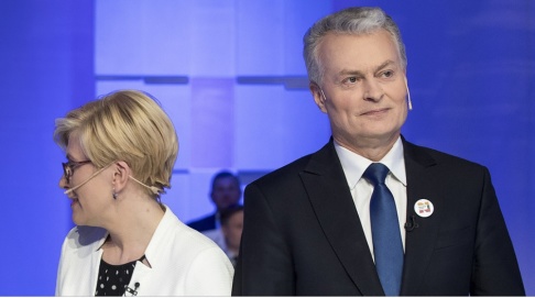 Mindaugas Kulbis/AP/TT Ingrida Simonyte och Gitanas Nauseda vid en tv-debatt i Vilnius häromdagen. Mindaugas Kulbis/AP/TT Ingrida Simonyte och Gitanas Nauseda vid en tv-debatt i Vilnius häromdagen.