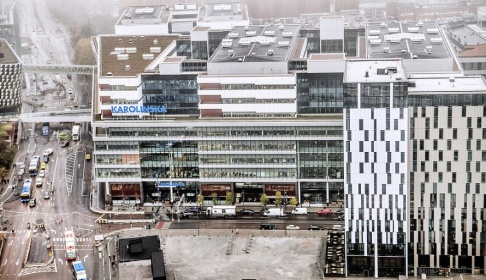 Tomas Oneborg/SvD/TT Karolinska universitetssjukhuset vill spara 1 miljard i år och lägger ett varsel på 550 tjänster. Arkivbild. Tomas Oneborg/SvD/TT Karolinska universitetssjukhuset vill spara 1 miljard i år och lägger ett varsel på 550 tjänster. Arkivbild.