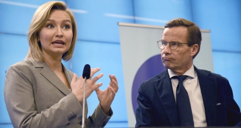Marko Säävälä/TT Kristdemokraternas partiledare Ebba Busch Thor (KD) och Moderaternas partiledare Ulf Kristersson (M) vill uppdatera energiöverenskommelsen. Marko Säävälä/TT Kristdemokraternas partiledare Ebba Busch Thor (KD) och Moderaternas partiledare Ulf Kristersson (M) vill uppdatera energiöverenskommelsen.