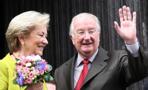 Yves Logghe/AP/TT Belgiens tidigare kung Albert med den tidigare drottningen Paola. Arkivbild från 2013. Yves Logghe/AP/TT Belgiens tidigare kung Albert med den tidigare drottningen Paola. Arkivbild från 2013.