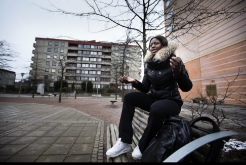 Khaddi Sagnia, friidrottare i längdhopp och tresteg i Hjällbo där hon växt upp.Anders Deros/Aftonbladet/TT. Arkivbild. Khaddi Sagnia, friidrottare i längdhopp och tresteg i Hjällbo där hon växt upp.Anders Deros/Aftonbladet/TT. Arkivbild.