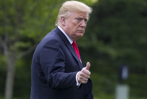 Alex Brandon/AP/TT USA:s president Donald Trump gör tummen upp till restriktiva abortlagar – men han vill se undantag bland annat för kvinnor som blivit våldtagna. Arkivbild. Alex Brandon/AP/TT USA:s president Donald Trump gör tummen upp till restriktiva abortlagar – men han vill se undantag bland annat för kvinnor som blivit våldtagna. Arkivbild.