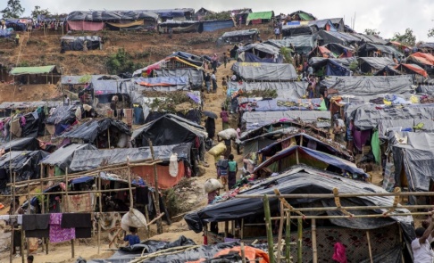 Dar Yasin/AP/TT I distriktet Cox's Basar i Bangladesh bor runt en miljon rohingyer i överbefolkade flyktingläger. Där betraktas de som statslösa. Arkivbild. Dar Yasin/AP/TT I distriktet Cox's Basar i Bangladesh bor runt en miljon rohingyer i överbefolkade flyktingläger. Där betraktas de som statslösa. Arkivbild.