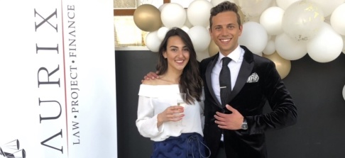 Jennifer Abdulahad, 21 år, och Oliver Titikic, 24 år, med sin byrå Aurix som hjälpte sin klient Tiger King att vinna över Red Bull. Jennifer Abdulahad, 21 år, och Oliver Titikic, 24 år, med sin byrå Aurix som hjälpte sin klient Tiger King att vinna över Red Bull.
