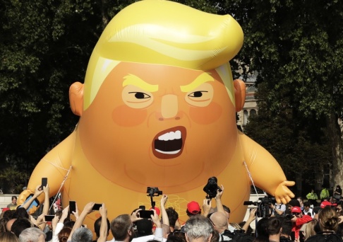 Matt Dunham En jätteballong föreställande Donald Trump fanns på plats när USA:s president besökte London i fjol. Nu är Trump tillbaka. Arkivfoto. Matt Dunham En jätteballong föreställande Donald Trump fanns på plats när USA:s president besökte London i fjol. Nu är Trump tillbaka. Arkivfoto.