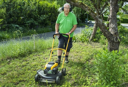 Claudio Bresciani/TT "Jag tycker inte riktigt om den där pensionärsstämpeln", säger 69-årige trädgårdsarbetaren Håkan Nilsson. Claudio Bresciani/TT "Jag tycker inte riktigt om den där pensionärsstämpeln", säger 69-årige trädgårdsarbetaren Håkan Nilsson.